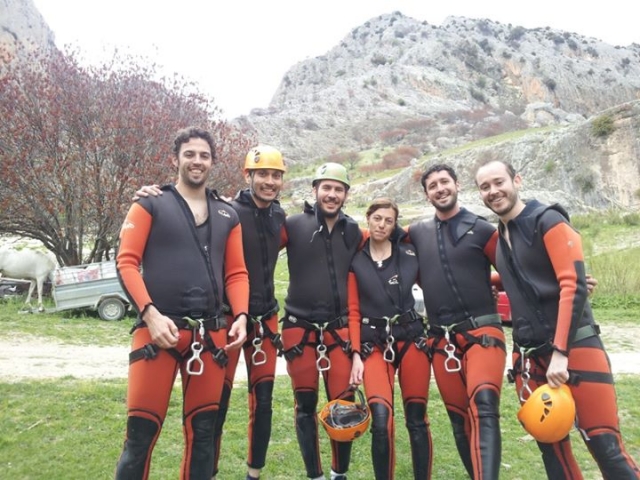 Preparados para entrar al barranco